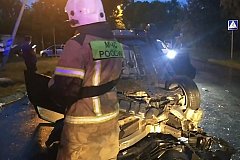 Пассажира зажало в смятом автомобиле на южной окраине Хабаровска