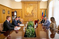 Дегтярев провел встречу с президентом Федерации хоккея с мячом в России Борисом Скрынником