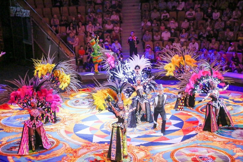 Новое красочное шоу Гии Эрадзе «5 континентов» представят в Хабаровском цирке фото 2