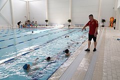 Хабаровских школьников бесплатно обучают плаванию по нацпроекту «Демография»