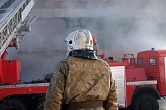 Двое детей не смогли прорваться сквозь дым во время пожара в Хабаровске