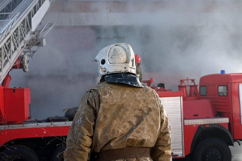 Двое детей не смогли прорваться сквозь дым во время пожара в Хабаровске фото 2