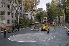 Современный и благоустроенный двор появился в центре Хабаровска