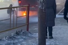 В Хабаровске на улице Краснореченской сгорел автобус маршрута №40