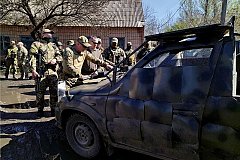 Юрий Трутнев передал землякам на фронте снайперские винтовки и автомобили