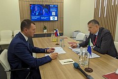 Михаил Дегтярев провел рабочую встречу с послом Дмитрием Крутым