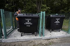 В частном секторе Хабаровска устанавливают новые контейнерные площадки для сбора мусора