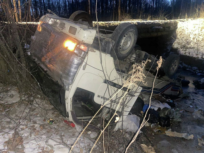 При падении машины с моста в Хабаровском крае погиб мужчина (ФОТО) фото 3