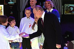 Президент РФ в первый раз посетил выставку «Россия»