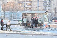 Хабаровчане мерзнут на остановках в ожидании общественного транспорта