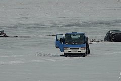 Трагедия на льду в Хабаровском крае: один рыбак погиб, поиски второго продолжаются