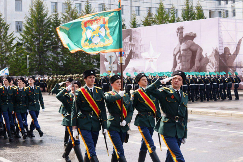 Масштабное событие на востоке страны: в Хабаровске прошел впечатляющий Парад Победы фото 3