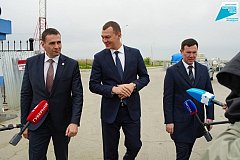 Дмитрий Демешин и Михаил Дегтярев проверили стройку спортзала на «Ерофее»