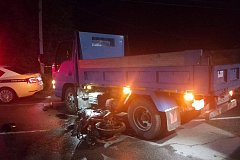 Мопед VS грузовик: двое подростков пострадали в ДТП в Хабаровском крае
