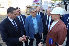 Демешин анонсировал новую программу по переселению из аварийного жилья во время визита в Комсомольск