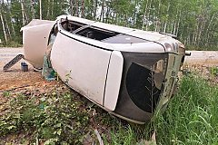 Подросток вылетел из окна автомобиля при ДТП и погиб в Хабаровском крае