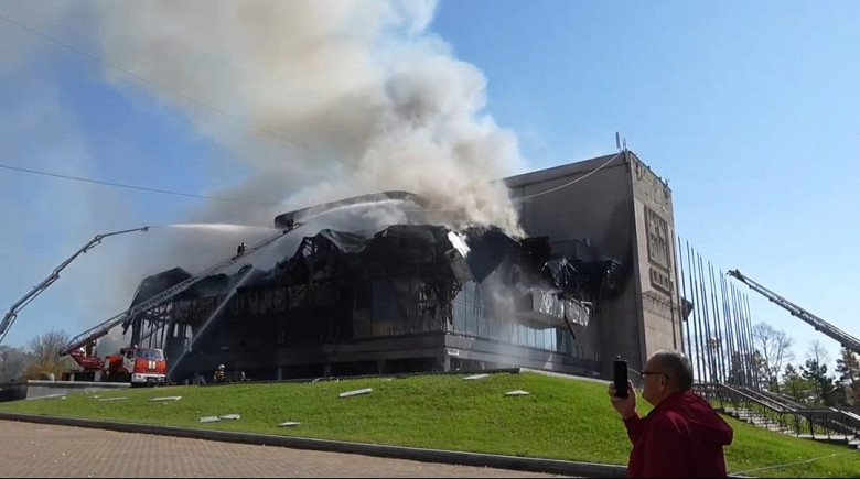 Три человека пострадали при пожаре в Хабаровском музыкальном театре фото 2