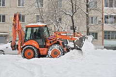 Хабаровские дорожники активно расчищают город от снега