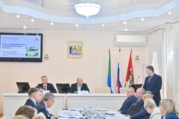 Денис Митрофанов: сегодня все больше жителей Хабаровска используют электронные сервисы для обращений